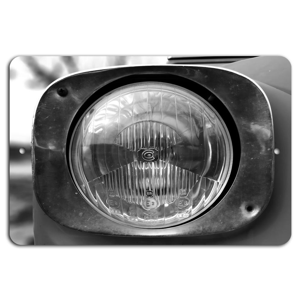 Vintage Headlight Charm: Classic Car Illumination