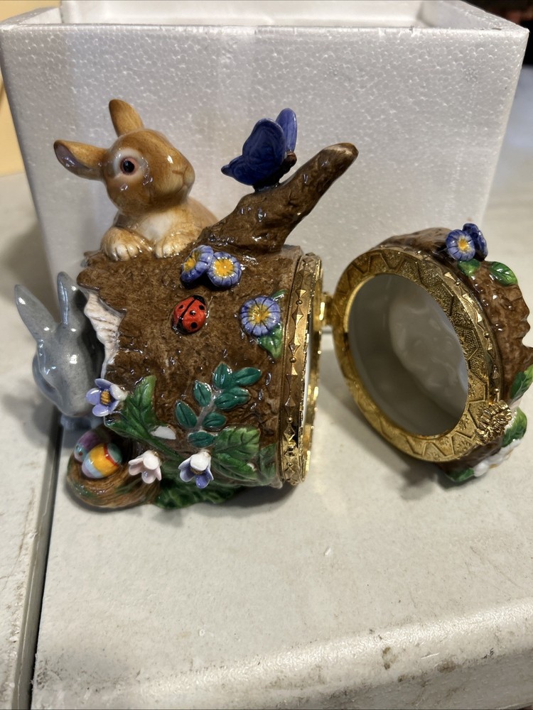 CWC Porcelain Box Easter Bunnies Tree Stump Hinged Keepsake Hand Painted Decor