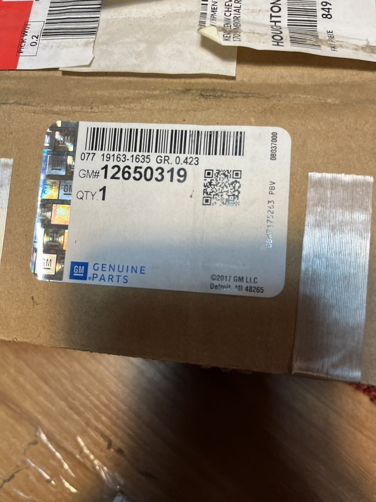 Genuine GM Camshaft Cover Gasket Kit with Seals 12650319