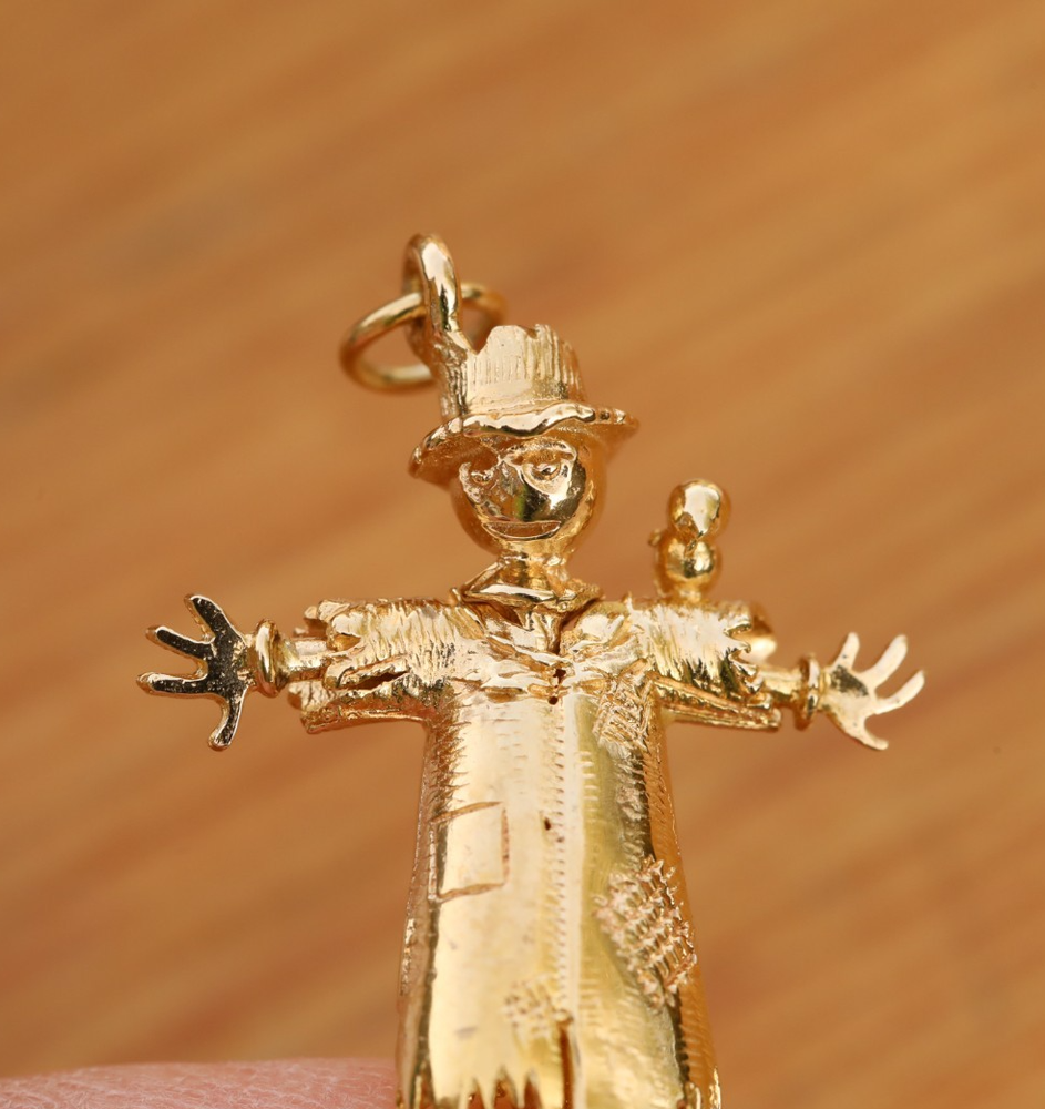9ct Solid Yellow Gold Scarecrow Pendant, Charm Vintage cleaned & polished