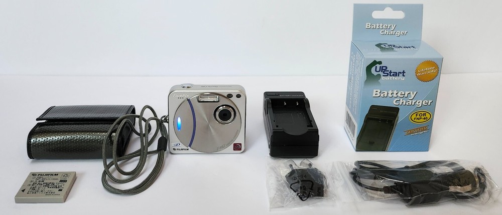 Fujifilm FinePix F402 2.1MP Silver Digital Camera For Repair With Battery And Charger