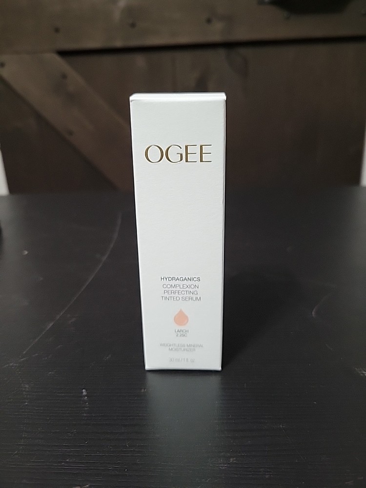 OGEE Weightless Mineral Moisturizer Complextion Perfecting Tinted Serum Larch