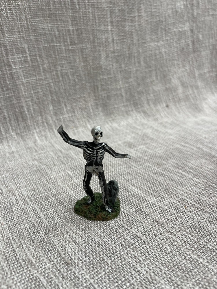 Lemax Skeleton Halloween Spooky Town Broken Figurine Scary Decoration