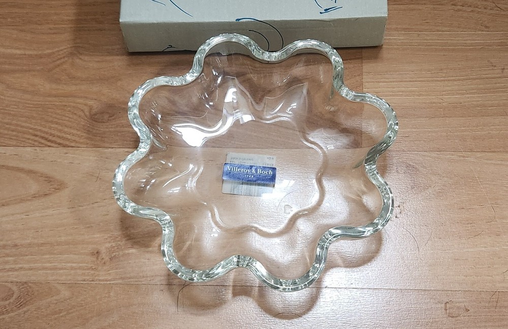 Villeroy & Boch Neptun Scalloped 7 Inch Clear Candy Dish New in Box