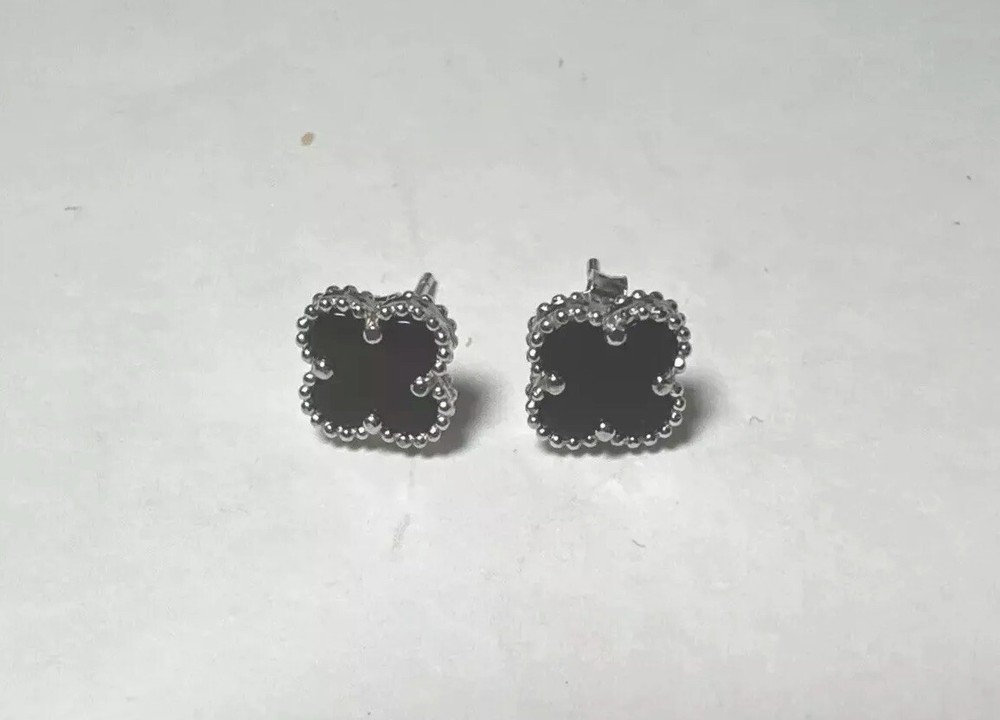 925 Sterling Silver Clover Stud Earrings. They Are Size Small