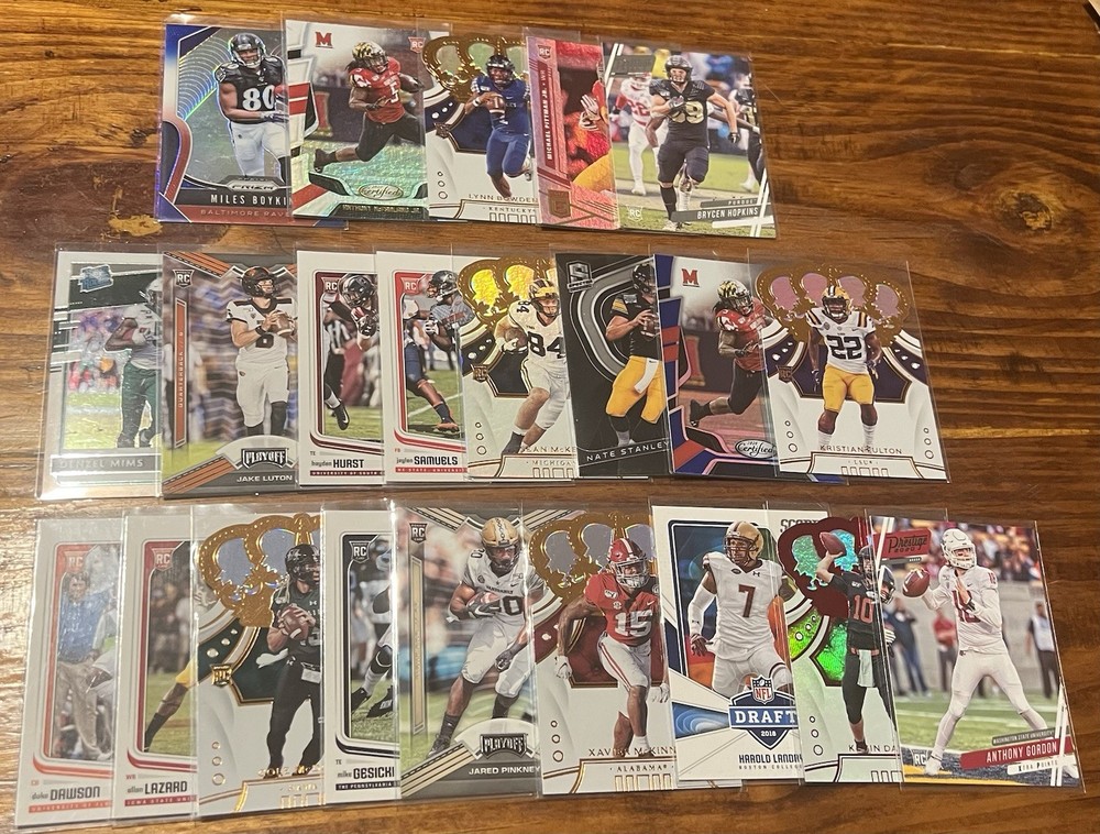 LOT OF 22 - NCAA COLLEGE FOOTBALL OPTIC ROOKIE LOT PANINI NFL PRIZM E