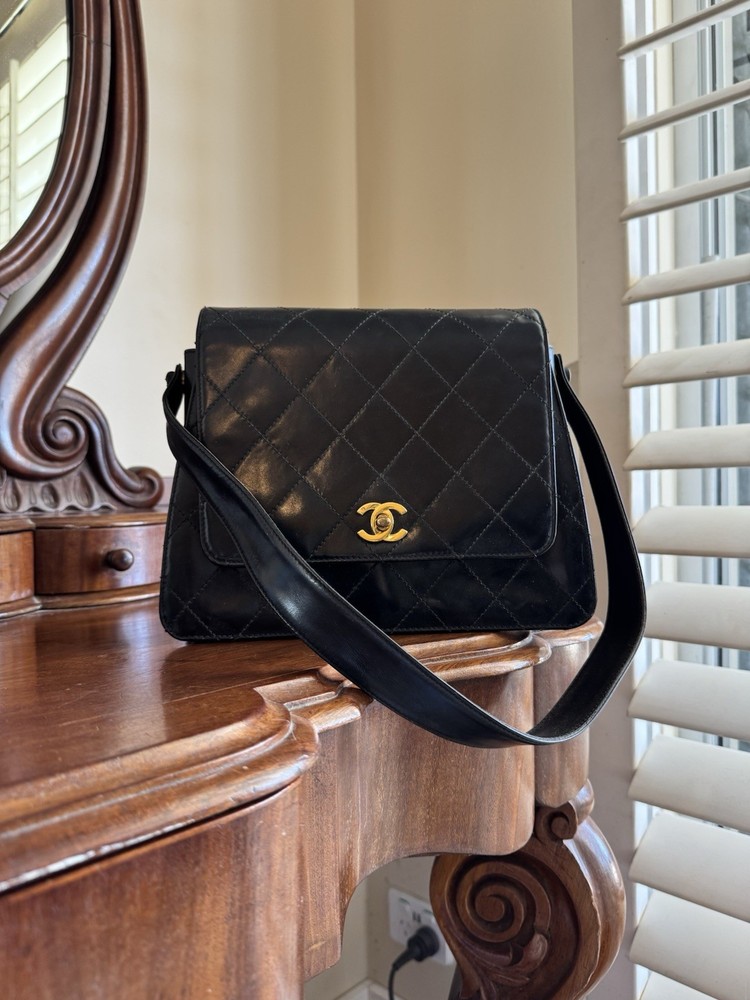 CHANEL KELLY PATENT LEATHER BAG VINTAGE