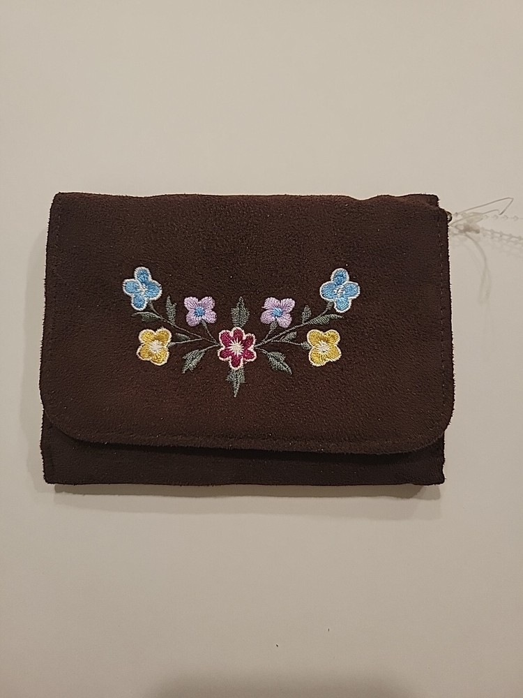 NEW WITHOUT TAGS: CLAIRE'S EMBROIDED FLOWERS-VARIOUS COLORS. TRIFOLD WALLET.