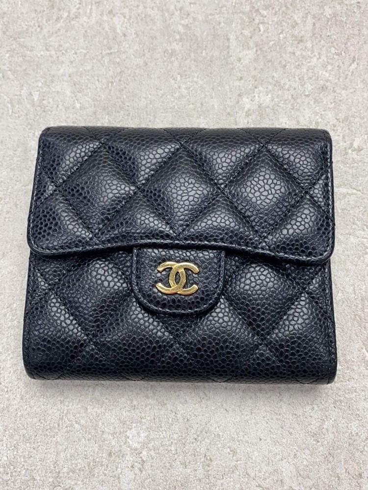Pre-Owned CHANEL Black Caviar Leather Bi-Fold Wallet