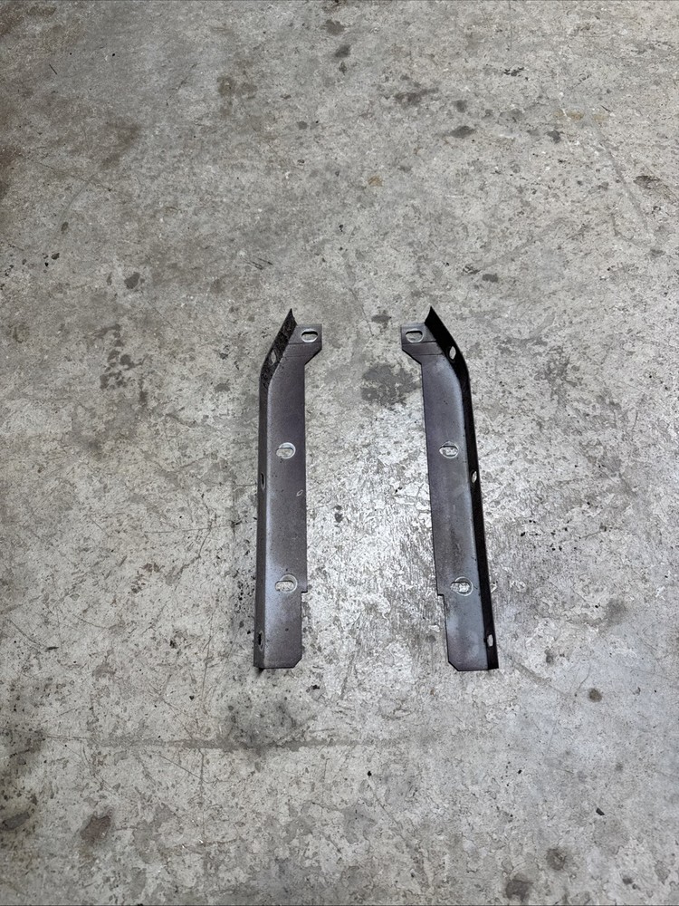 Jeep Cherokee XJ 84-96 (2) OEM Fender Support Brackets (R90)