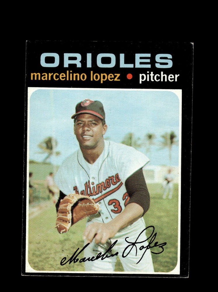 Baltimore Orioles Marcelino Lopez #137 Topps Baseball Card NM or Better