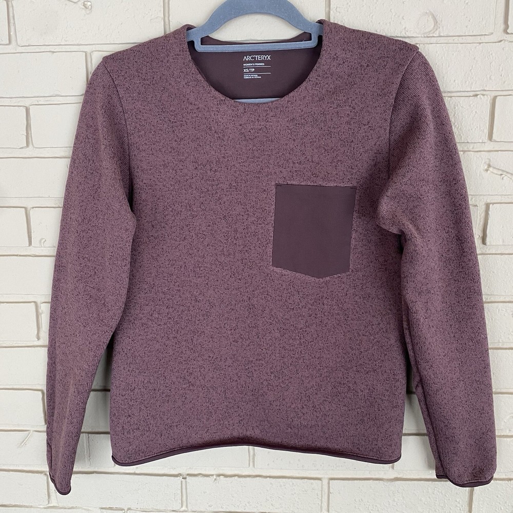 Arc'teryx Women's XS Rust Pink Covert Fleece Sweater with Pocket for Outdoor Adventures