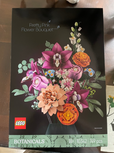 Lego Botanic Pink Bouquet Set with 749 Pieces for Creative Floral Building