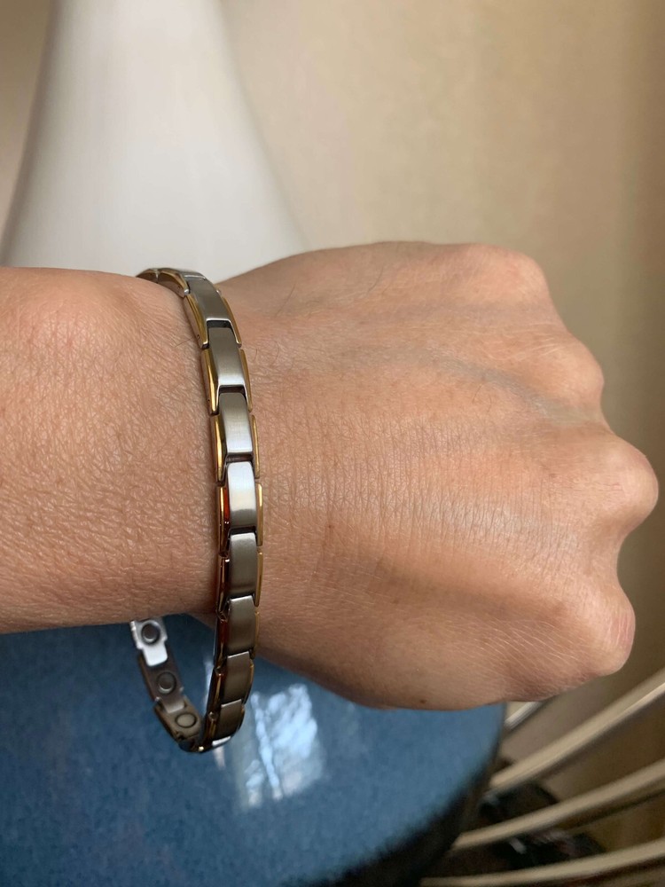 Gorgeous Thin Magnetic Bracelet Women Men Balance Energy Power Christmas Gift