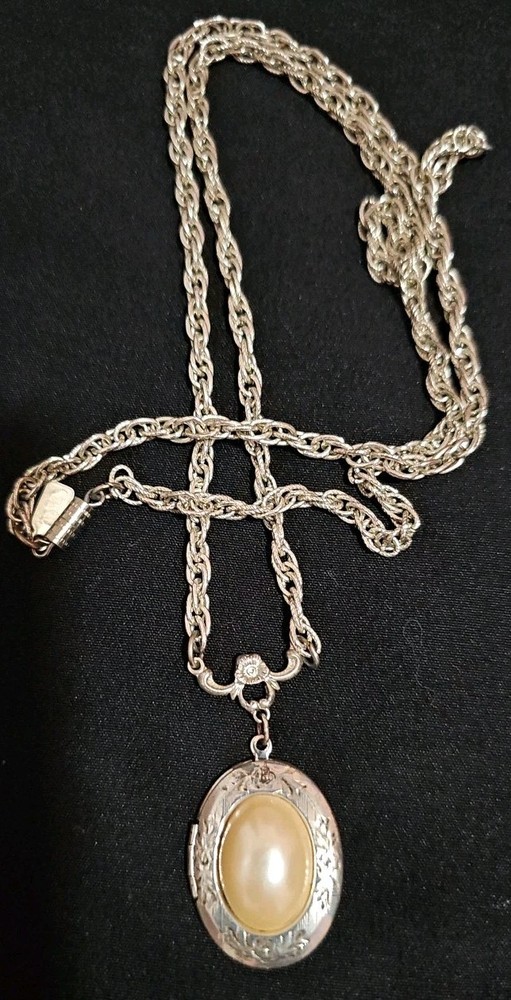 Park Lane | Jewelry | Vintage Long Necklace wity Locket