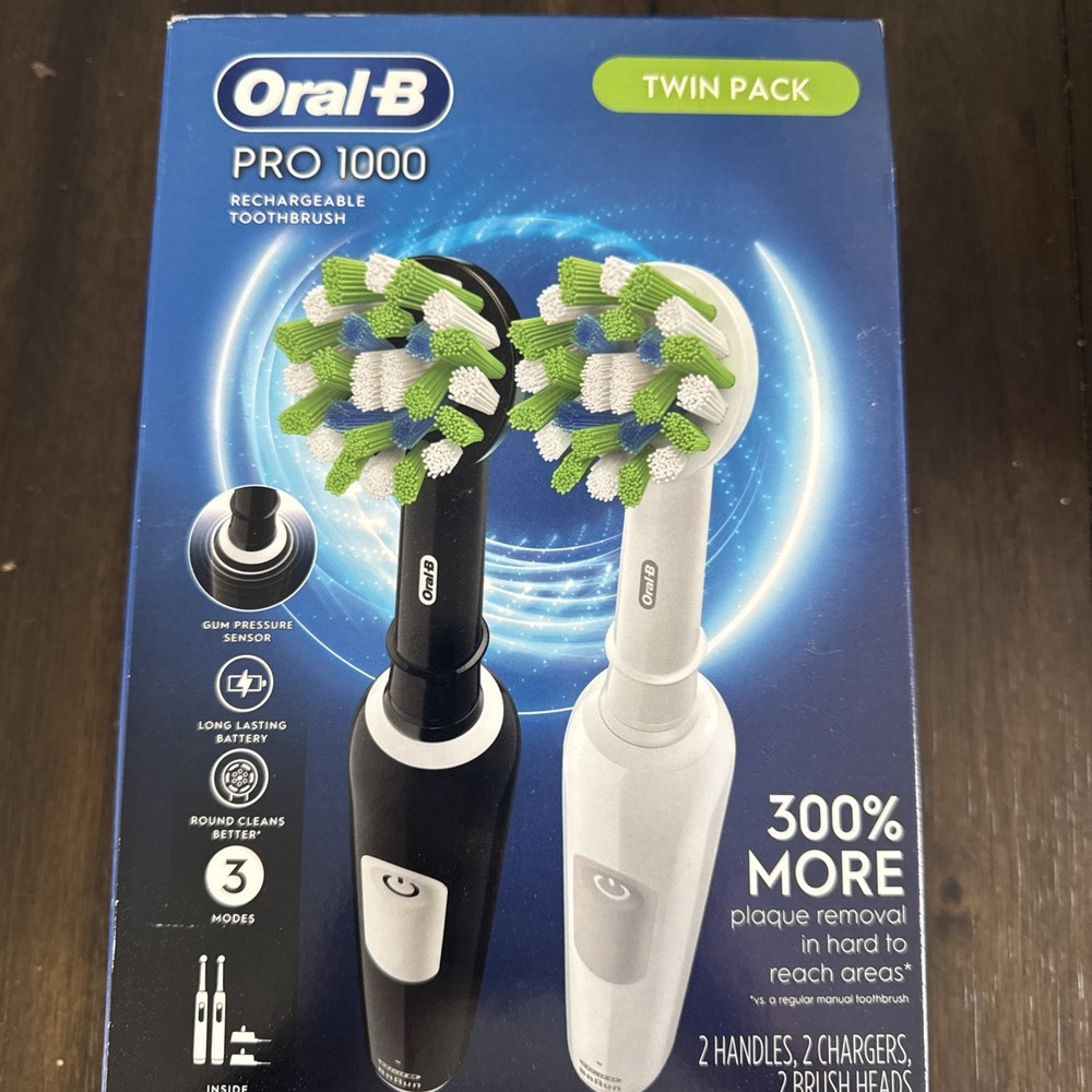 Oral-B Pro 1000 Electric Toothbrushes, Black and White, 2 Count - New
