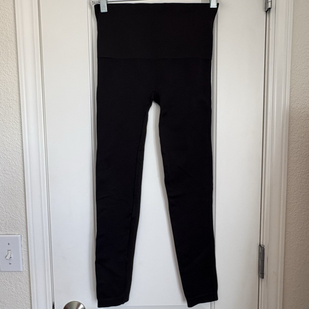 Spanx Women’s Seamless Ribbed Black Leggings - Size M