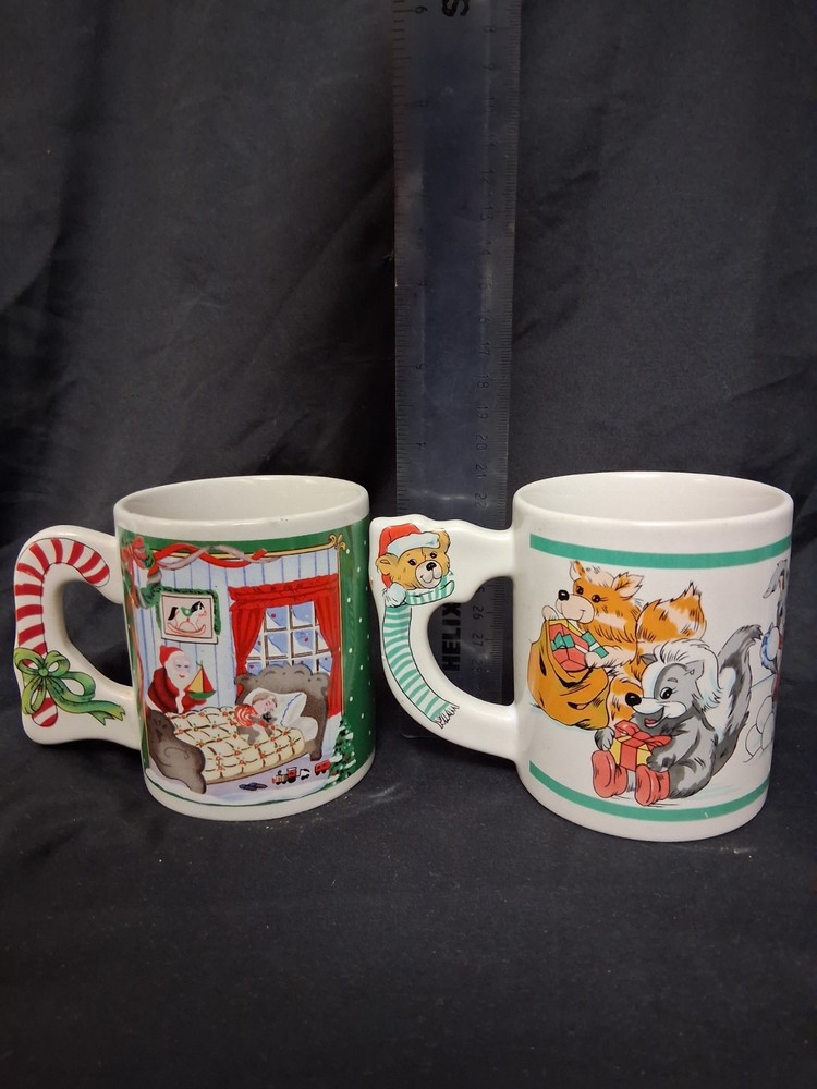 Set of 2 Vintage Christmas Mugs With Decorative Handle
