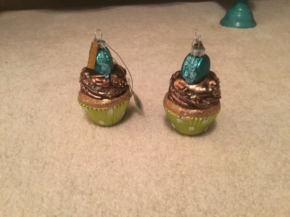 KATHERINES CHRISTMAS ORNAMENTS * GINGERBREAD CUPCAKES* GORGEOUS*SET 2* GLITTERED