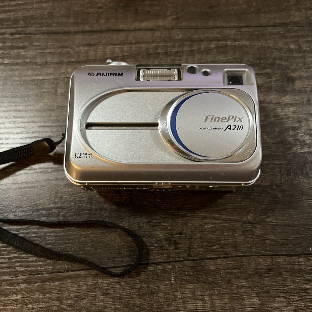 Fujifilm FinePix A210 3.2MP Digital Camera in Silver