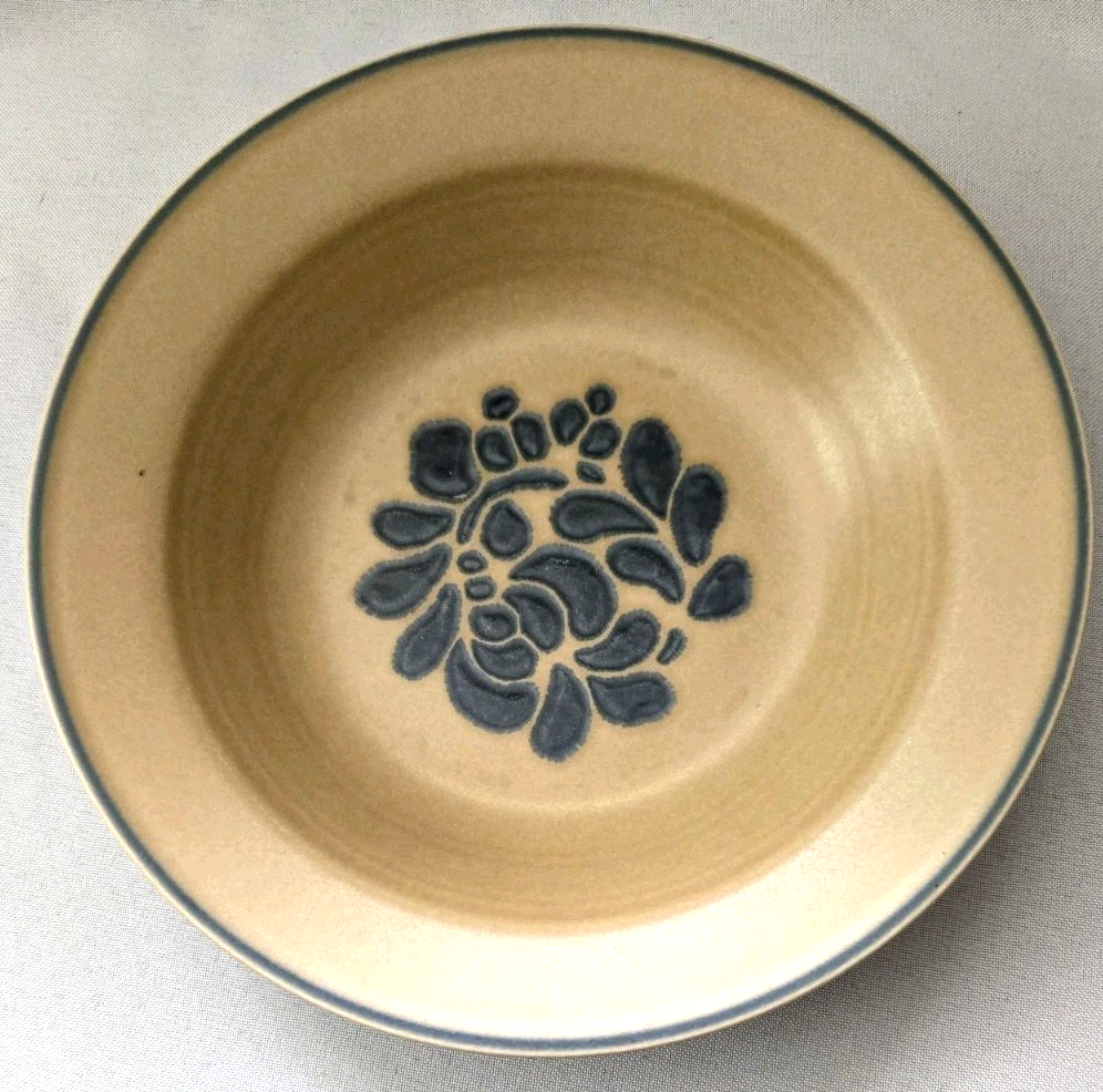 SET OF 4 PFALTZGRAFF FOLK ART RIMMED SOUP BOWLS 8 3/8