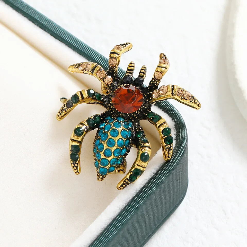 Creative New Exquisite Rhinestone Spider Brooch Pin Halloween Insect Accessories
