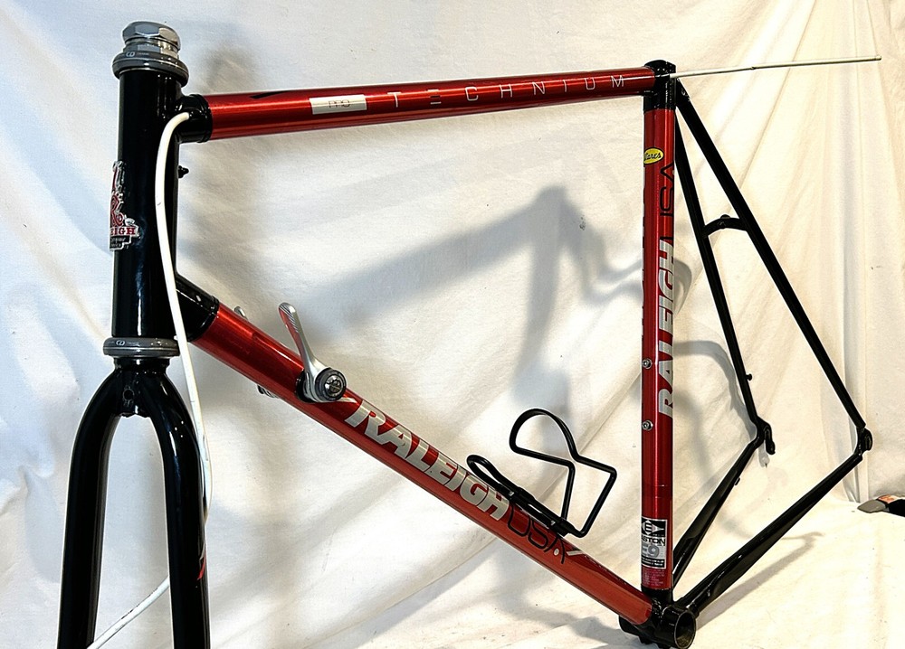 Vintage Raleigh Technium PRO Road Bike frame & fork race team xc 700c 23