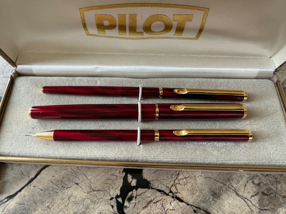 Mint Pilot 3 pc fountain pen, ballpoint, mechanical pencil set