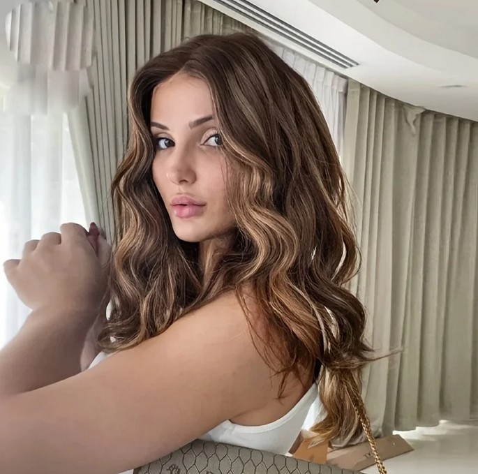 Highlight Blonde Body Wave 13x4 Lace Front Wig 100% Human Hair Wig 180Density