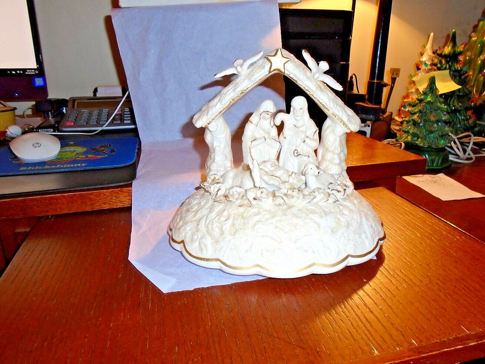 Vintage Ceramic Christmas Nativity Scene ~ Music Box ~ Plays Silent Night X-50