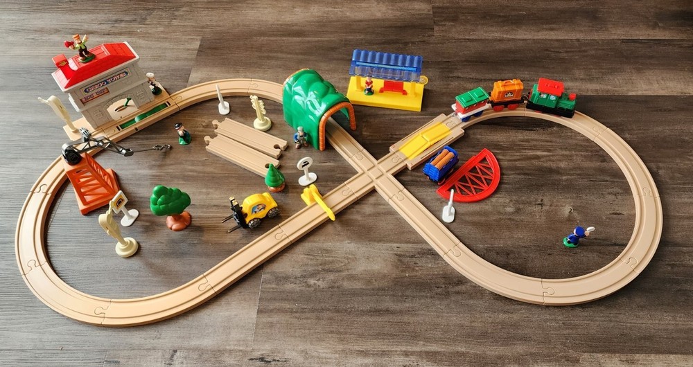 Keenway Plastic trains, Train Track, People,  And Accessories vintage