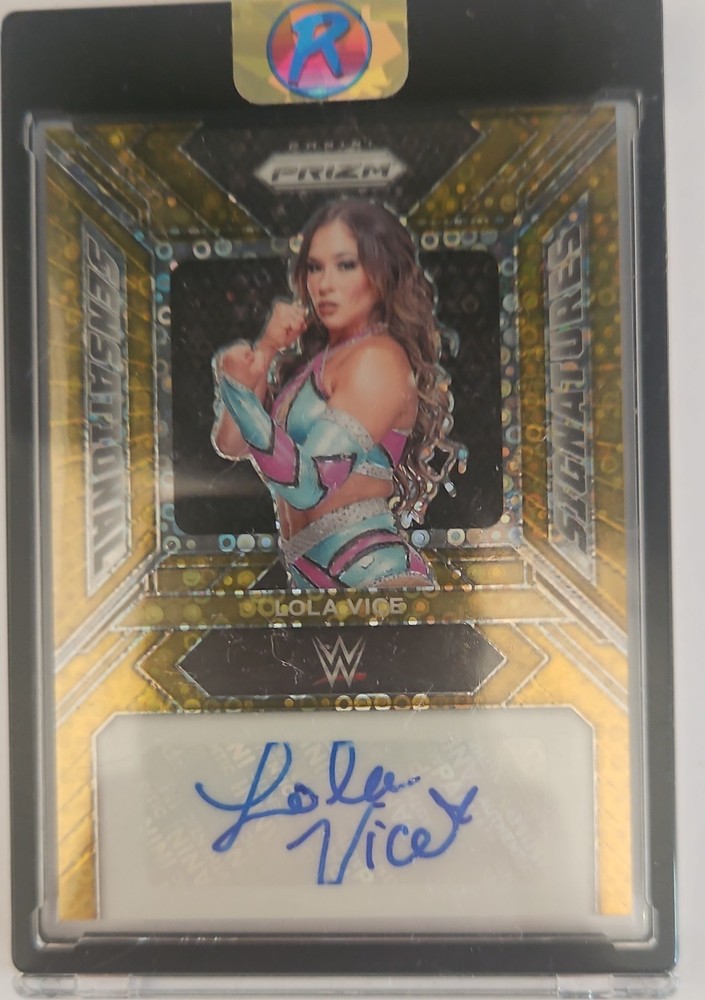 2024 Panini Prizm WWE - Sensational Signatures Lola Vice #SS-LOL Gold Prizm /10