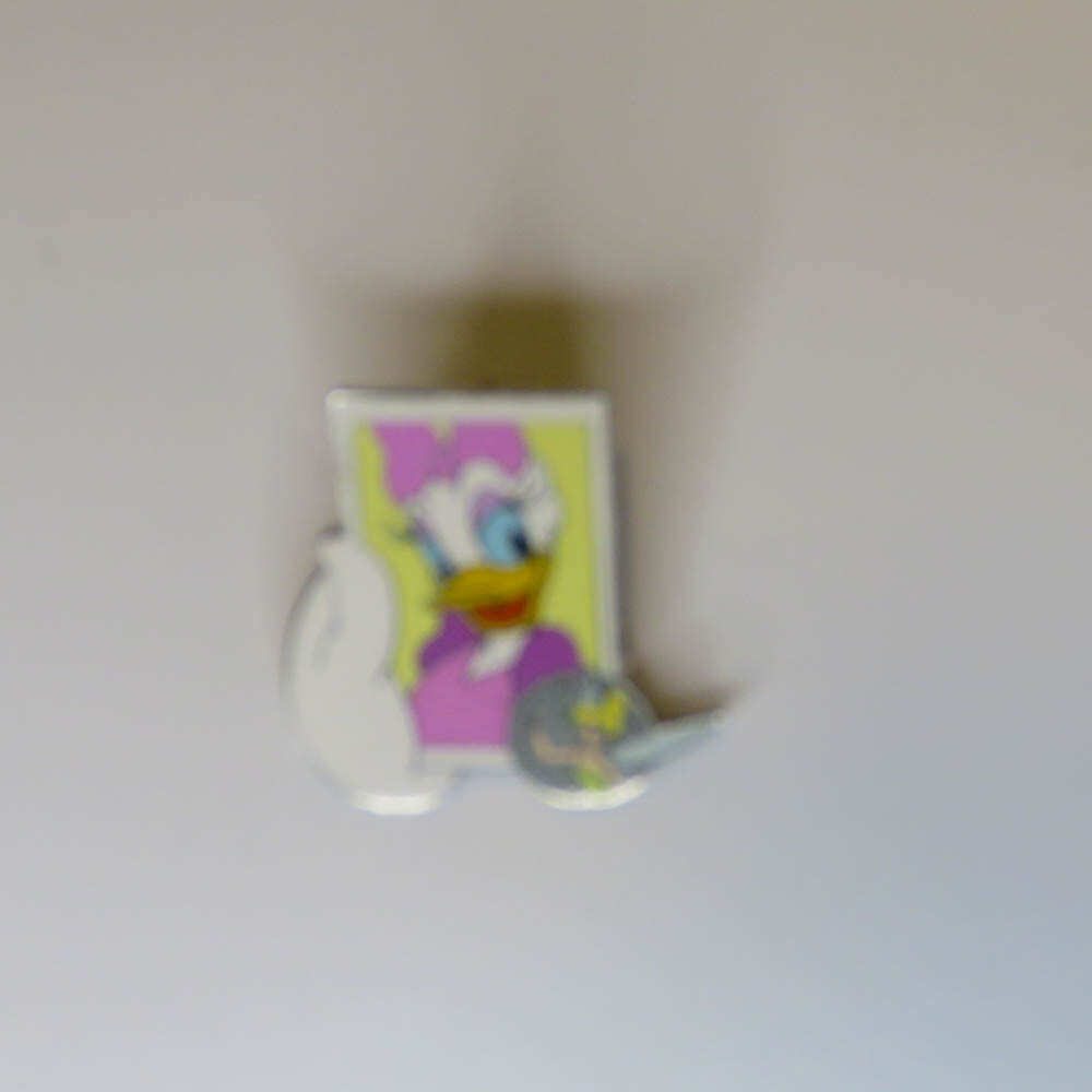 Walt Disney World Daisy Duck And Tinkerbell Glitter Pin LE RARE