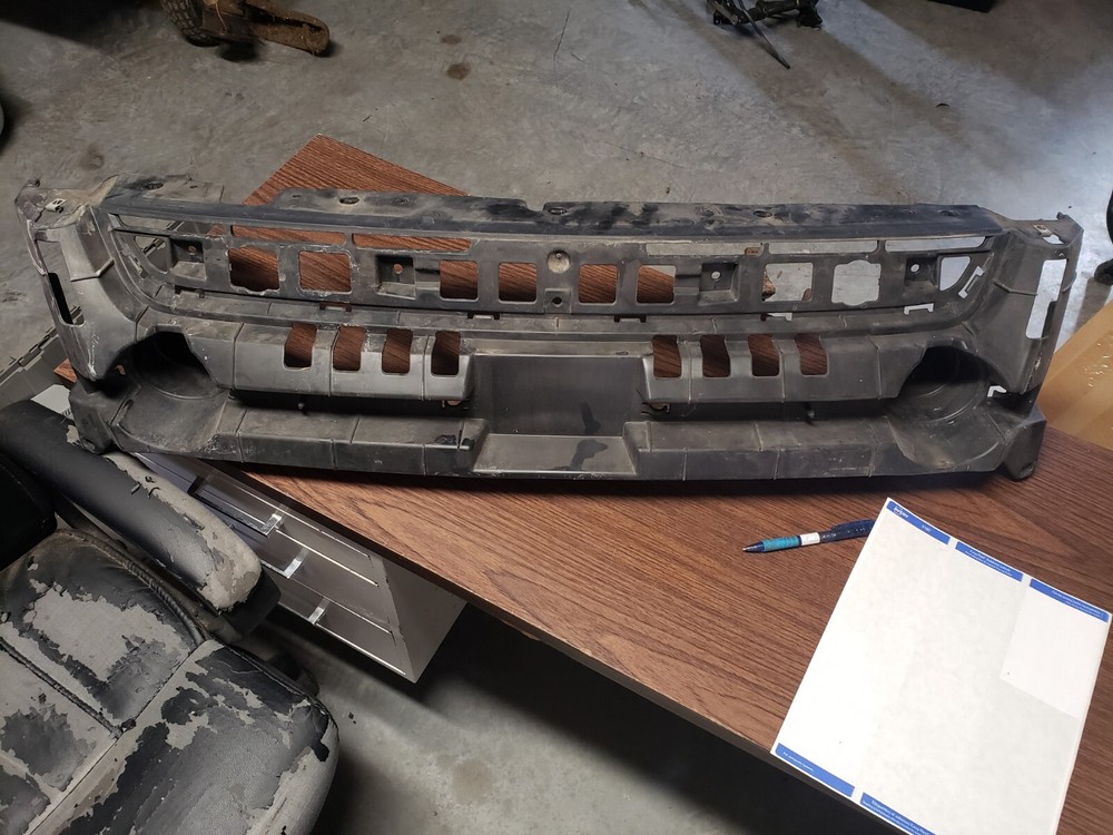 FORD ESCAPE SE 2013-2016 HEADER GRILLE MOUNTING PANEL / GRILLE CARRier