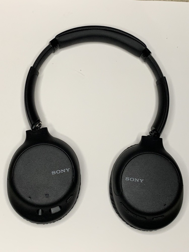 Headset /Sony WHCH710N Wireless Noise-Canceling Over The Ear Headphones - Black