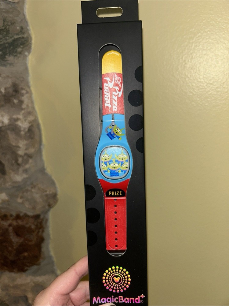 2025 Disney Toy Story Alien Claw Pizza Planet MagicBand Plus Unlinked