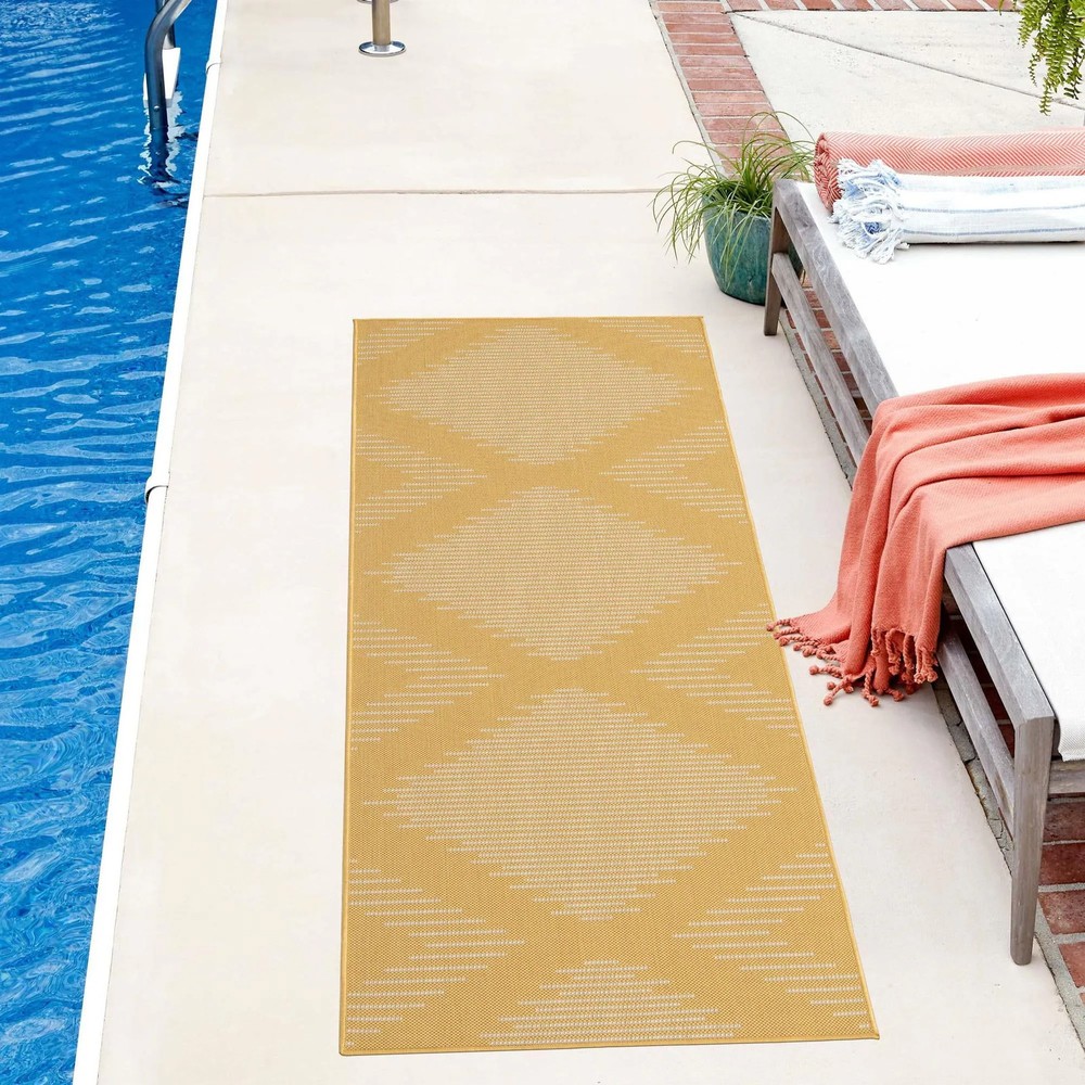 Outdoor Ucul Collection Durable Area Rug for Patio and Garden