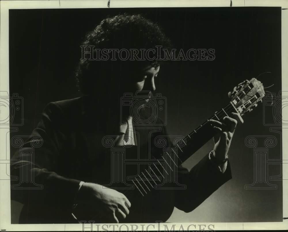 1975 Press Photo Guitarist Manuel Barrueco - sap24232