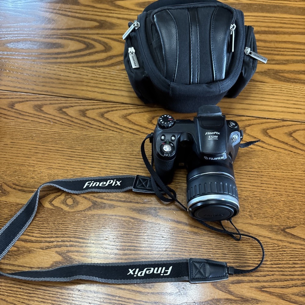 Fujifilm Finepix S5200 5.1MP Digital Camera w/ 10x Optical Zoom With Quantaray