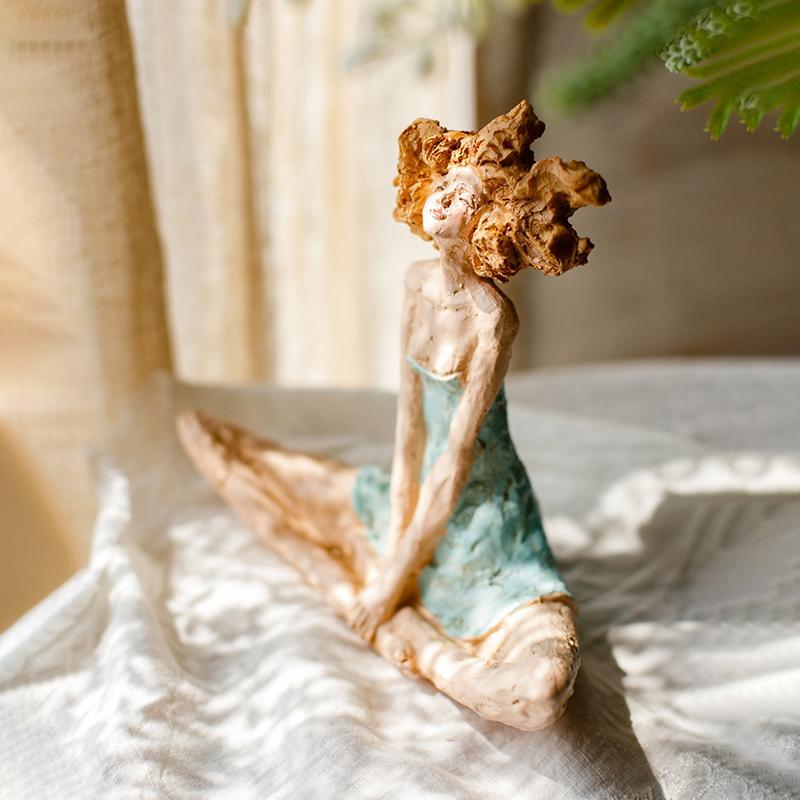 Figurine Girl Resin Small Multicolor Carved Solid Modern Free Stand Home Decor