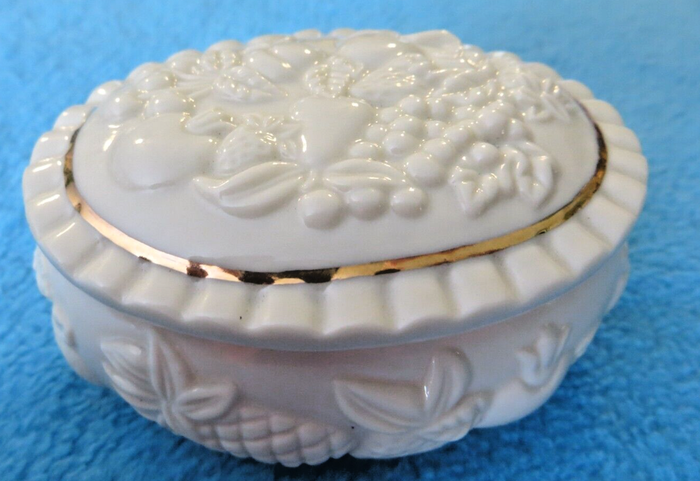 1998 Lenox Trinket Dish w/ Lid White Gold Trim Flowers