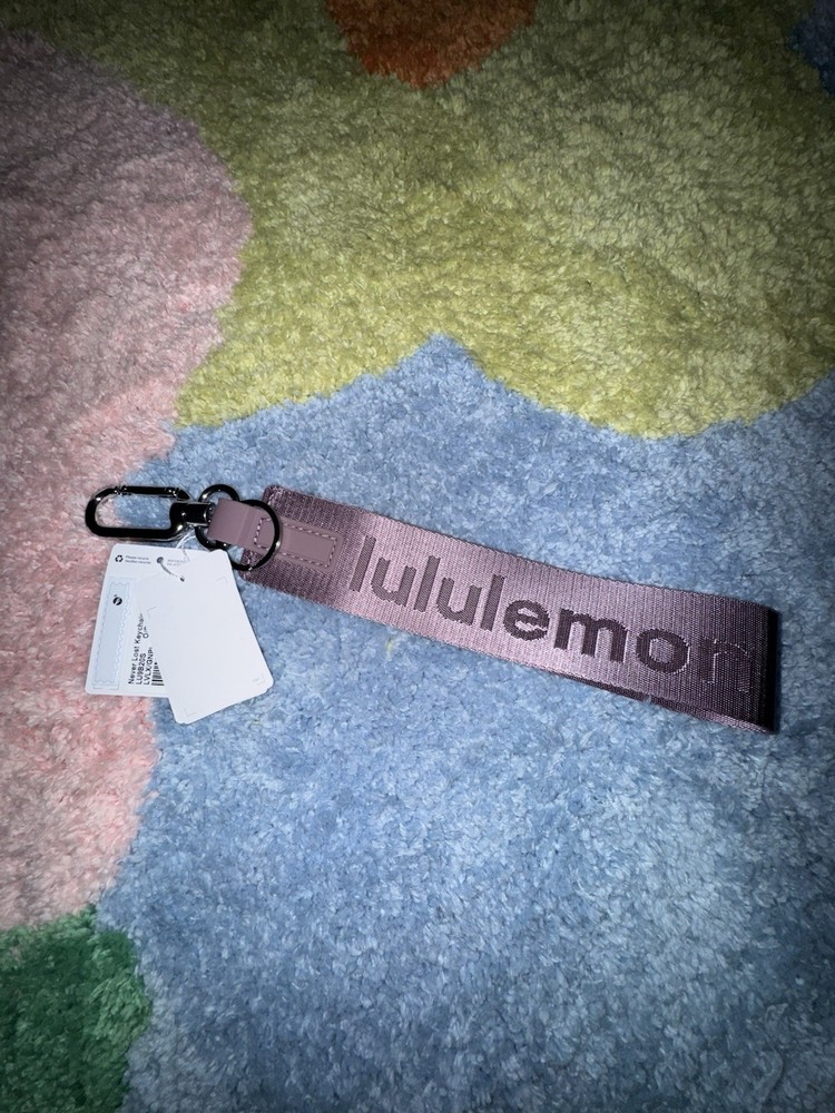 Lulmon NWT Lavender Lux Goodnight Plum Never Lost Keychain