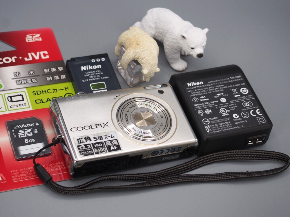 Nikon COOLPIX S640 12.3MP Ice Silver Digital Camera Imported from Japan