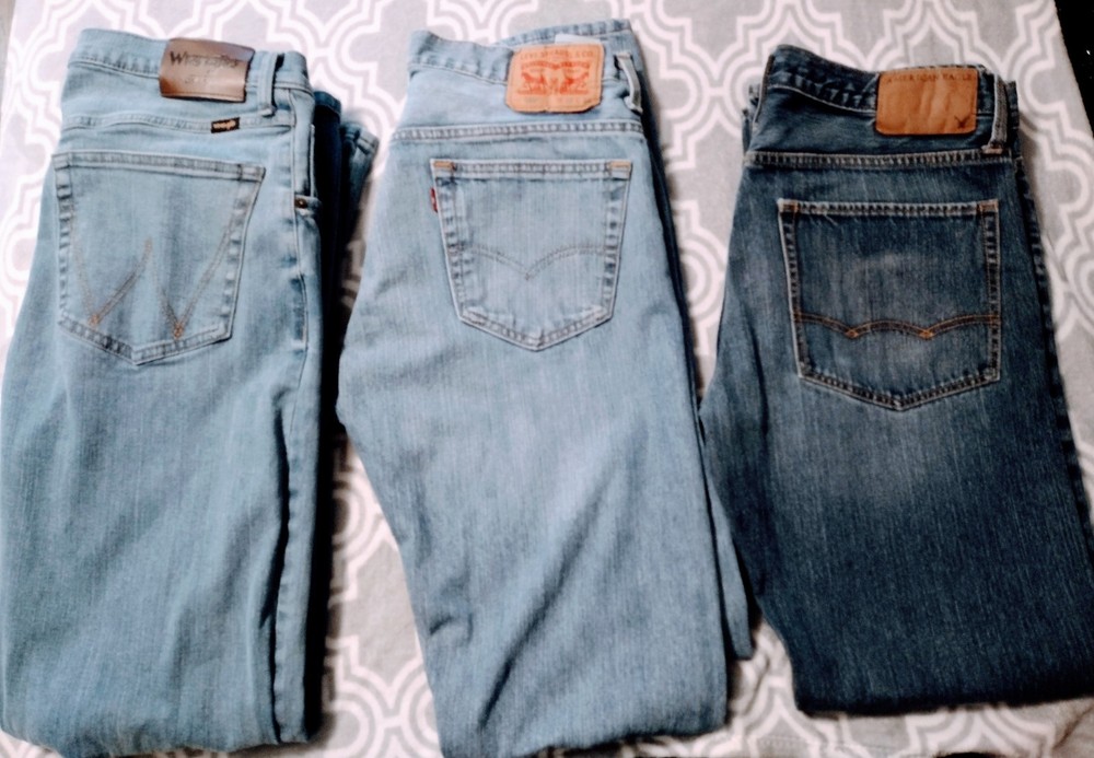 Men's Blue Jeans Size 32 Mixed  Lot (3) Pair Levi's -Wrangler-American Eagle-