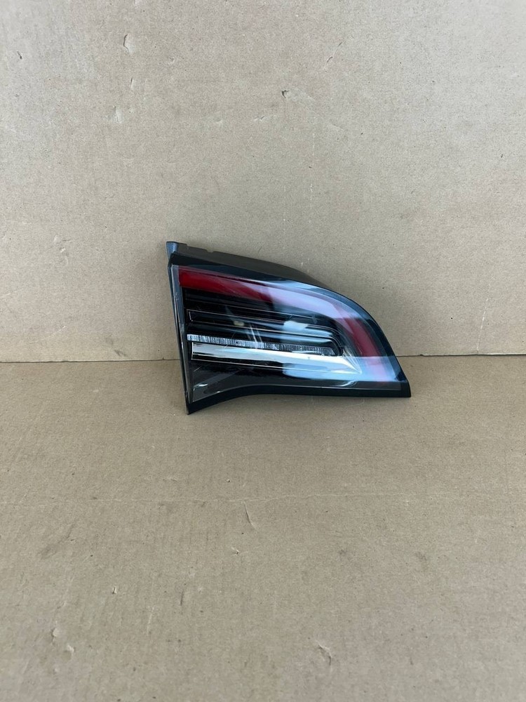✅ 2017-2020 Tesla Model 3 OEM Left LH Inner LED Tail Light 1077401-00-G /scratch