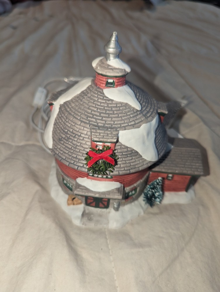 Vintage 1997 Red Round Barn Christmas Valley Collection EUC  -image