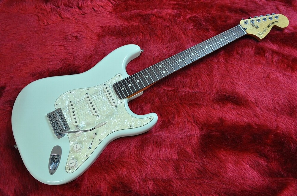 Fender Deluxe Roadhouse Stratocaster SONIC BLUE