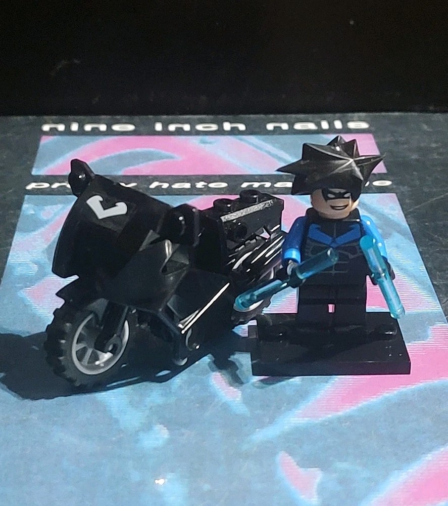 LEGO 2006 D.C Batman I Nightwing Minifigure & Bike! Bat015 7785 Arkham Asylum