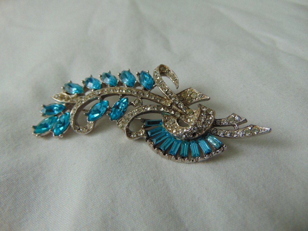 vintage Wiesner signed blue clear crystals brooch