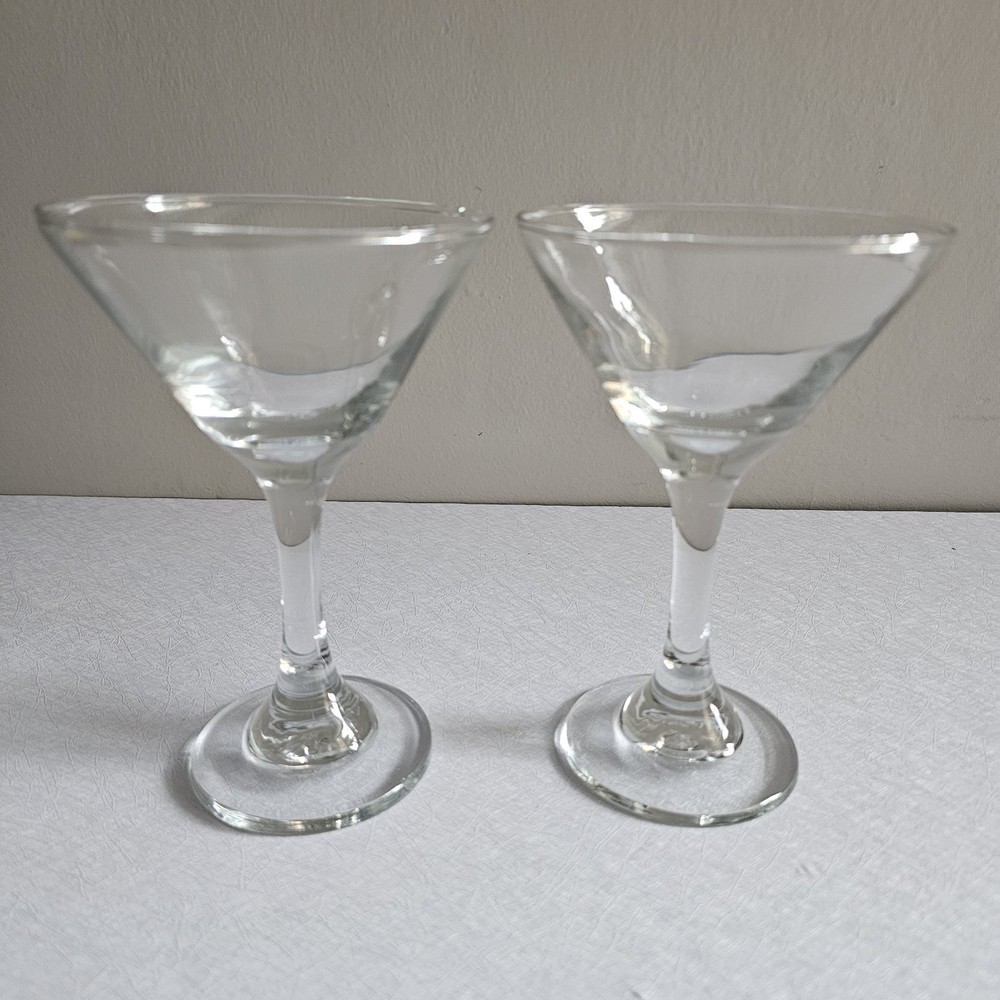 Elegant Set Of 2 Clear Martini Glasses w/ Straight Thick Stems 7.75